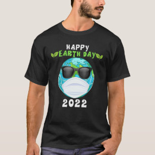 Camiseta Happy Earth Day 2022 Earth Wearing Mask Kids Todd