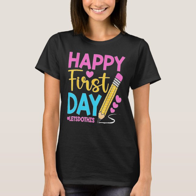 Camiseta Happy First Day Let s Do This Welcome Back To Scho (Anverso)