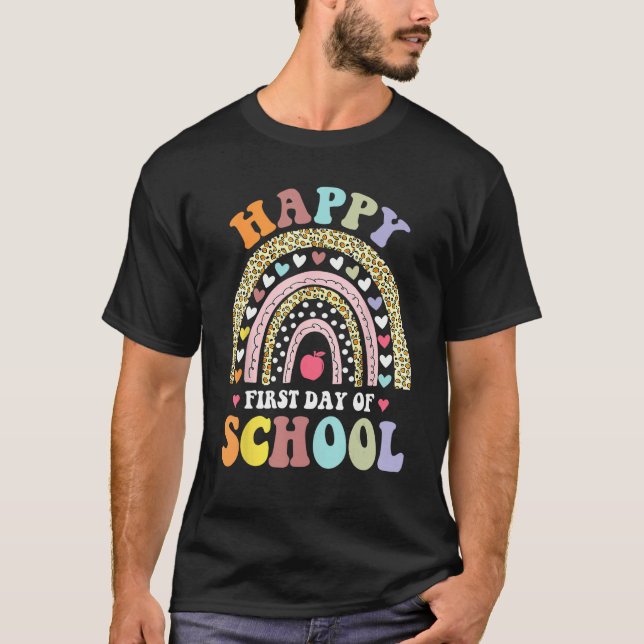Camiseta Happy First Day Of School Rainbow Leopard Teacher  (Anverso)
