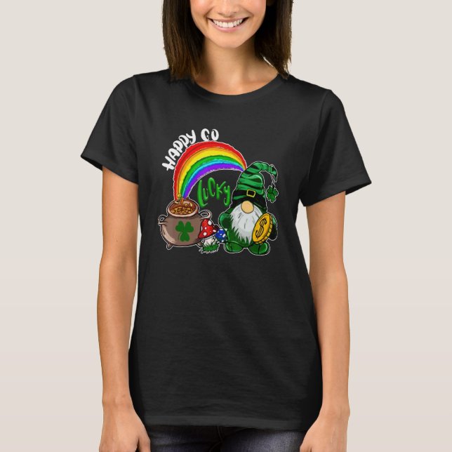 Camiseta Happy Go Lucky Rainbow Gnome Shamrock Funny St Pat (Anverso)