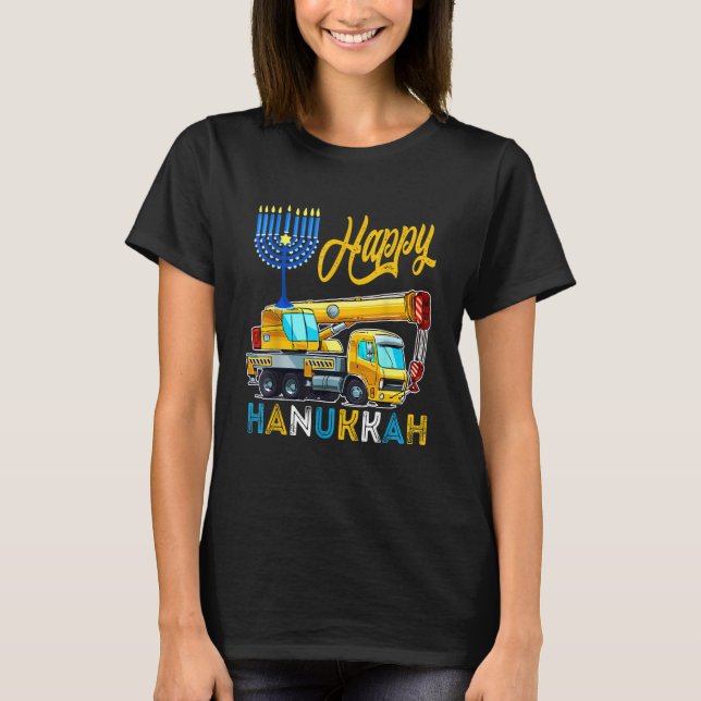 Camiseta Happy Hanukkah Crane Truck Carrying Jewish Menorah (Anverso)