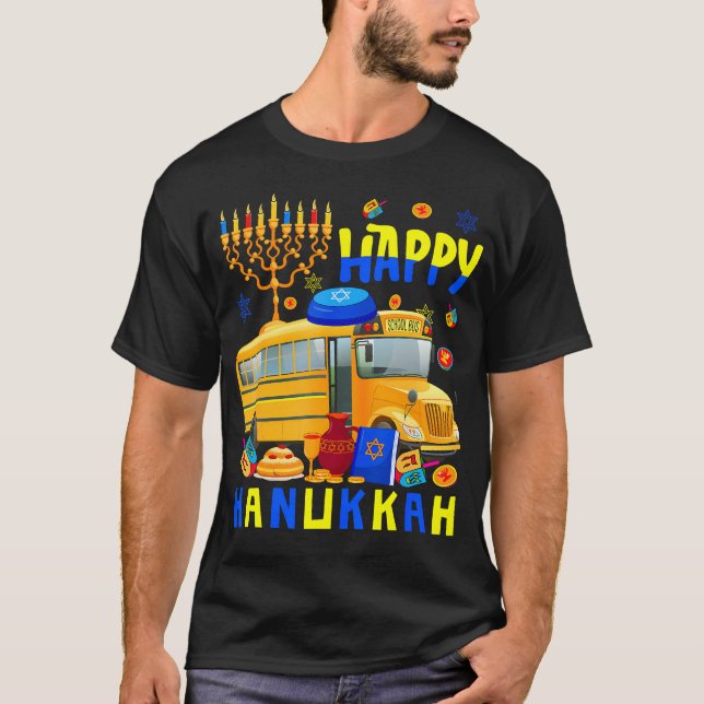 Camiseta Happy Hanukkah School Bus With Menorah Dreidel Fun (Anverso)