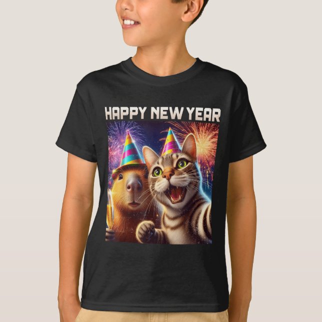 Camiseta Happy New Year 2026 Cute Cat Capybara Party Art  (Anverso)