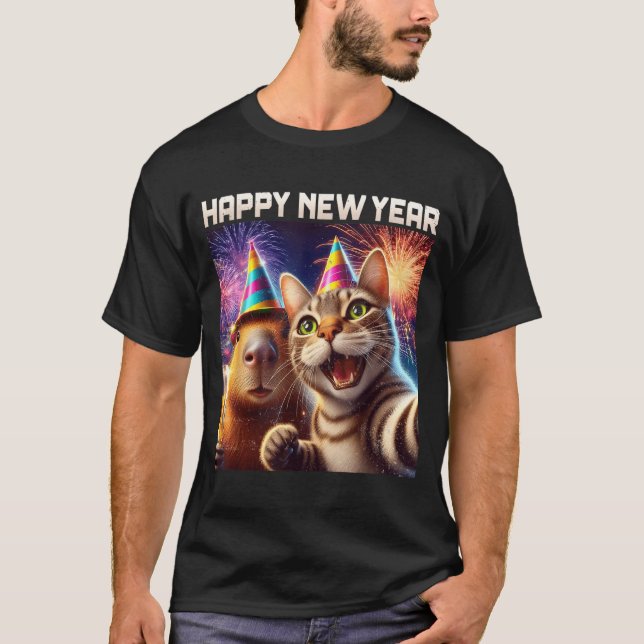 Camiseta Happy New Year 2026 Cute Cat Capybara Party Art  (Anverso)