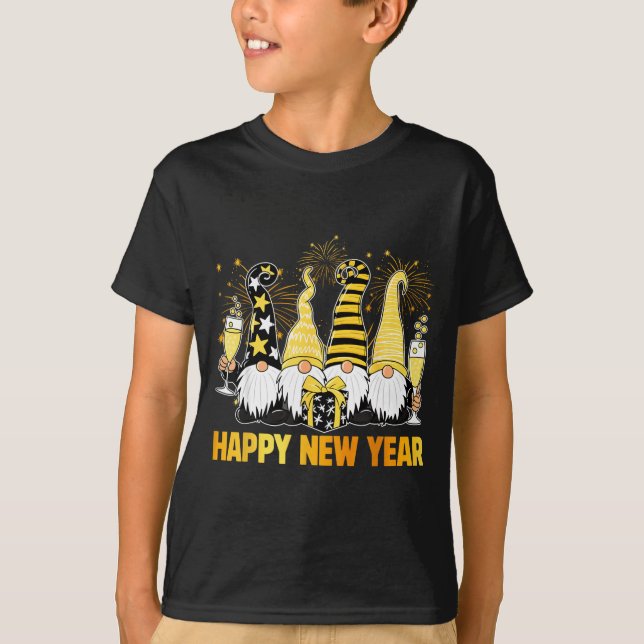 Camiseta Happy New Year 2026 Gnomes Drinking Champagne New  (Anverso)