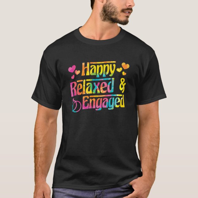 Camiseta Happy Relaxed & Engaged Fiancée Fiance Couple Enga (Anverso)