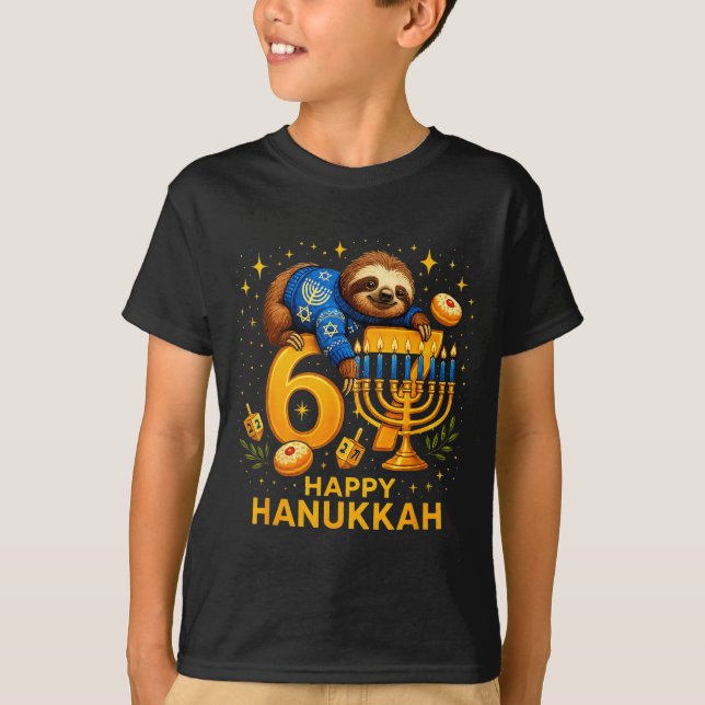 Camiseta Happy Six Seven Hanukkah Funny Meme Menorah Sloth  (Anverso)