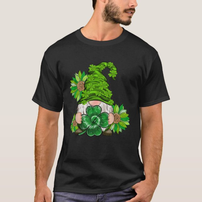 Camiseta Happy St Patrick's Day Gnome with Leopard Sunflowe (Anverso)