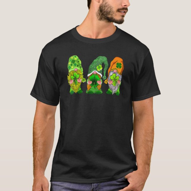 Camiseta Happy St Patrick's Day Three Gnomes Shamrock (Anverso)