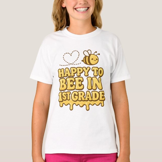 Camiseta Happy to Bee in 1st Grade – Cute Bee Back to Schoo (Anverso)