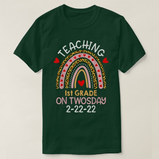 Camiseta Happy Twosday 22222 Teaching 1St Grade On Twosday  (Diseño del anverso)