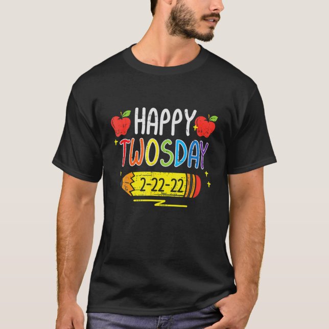 Camiseta Happy Twosday 2-22-22 Pencil Apple Twos Day 2022 2 (Anverso)