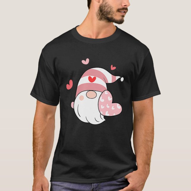Camiseta Happy Valentineu2019s Day Gnome with Pink Heart (Anverso)