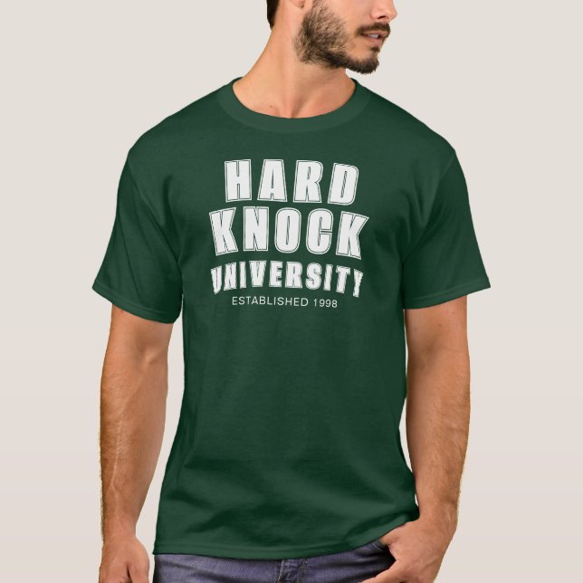 CAMISETA HARD KNOCK UNIVERSITY  (Anverso)