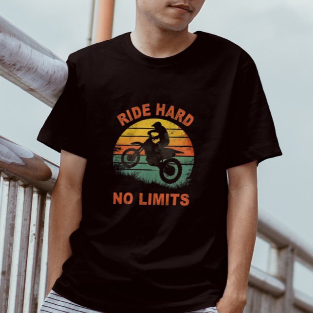 Camiseta Hard No Limits Retro Sunset Graphic Tee for Bikers (Subido por el creador)