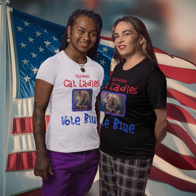 Camiseta Harris Walz 2024 Mujeres gatos sin hijos votan azu (Subido por el creador)