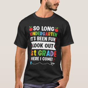 Camiseta Hasta El Primer Grado De Los Niños Aquí Me Graduo