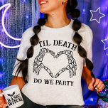 Camiseta Hasta La Muerte, ¿Nos Hace El Regalo Fiesta Por La<br><div class="desc">Celebra tu brida con un toque de elegancia oscura con nuestra camiseta gótica "Hasta la muerte nos Fiestas", el regalo perfecto para las damas de honor. Inspirada por la eterna frase "hasta que la muerte nos separe", esta camisa es ideal para un boda gótico o un tema boda de cuento...</div>