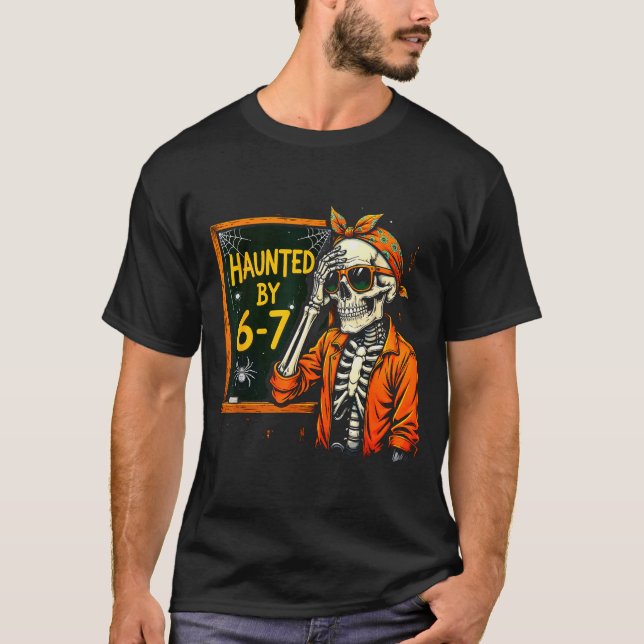 Camiseta Haunted By 67 Funny Soky Teacher Halloween Six Sev (Anverso)