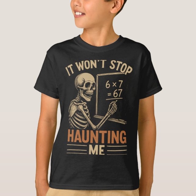 Camiseta Haunted By 67 Skeleton Math Teacher Student Hallow (Anverso)