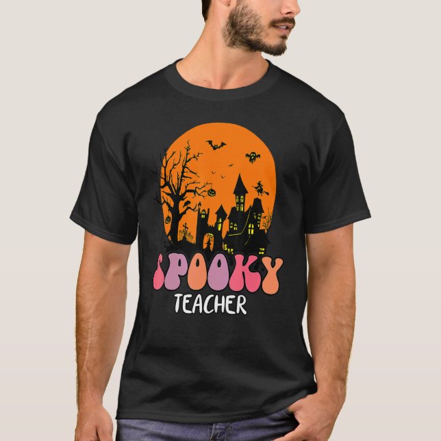 Camiseta Haunted House Moon Night Groovy Spooky Teacher 4 (Anverso)