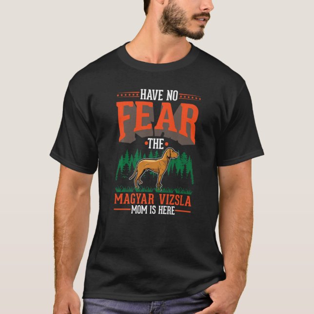 Camiseta Have no fear The Magyar Vizsla Mom is here   (Anverso)