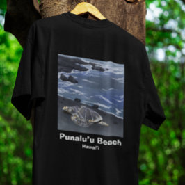 Camiseta Hawaii Sea Turtle on Black Sand Beach T-Shirt