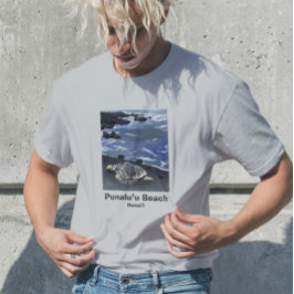 Camiseta Hawaii Sea Turtle on Black Sand Beach T-Shirt