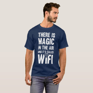 Camiseta Hay mágico en el aire su Wifi llamado