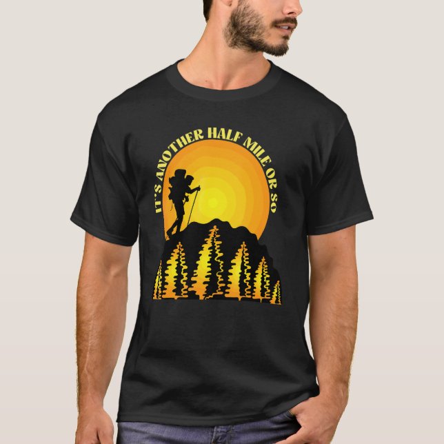 Camiseta Hay Otro Senderismo De Montaña De Media Kilómetro (Anverso)