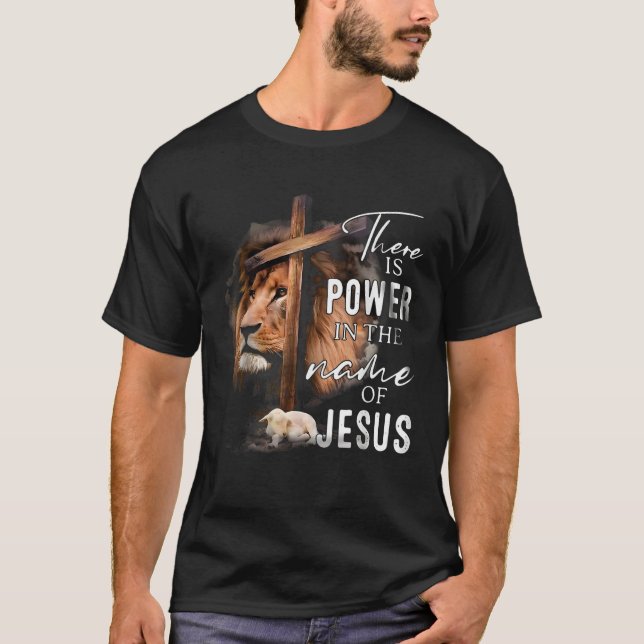 Camiseta Hay poder en el nombre Jesús Fe León Cristo (Anverso)