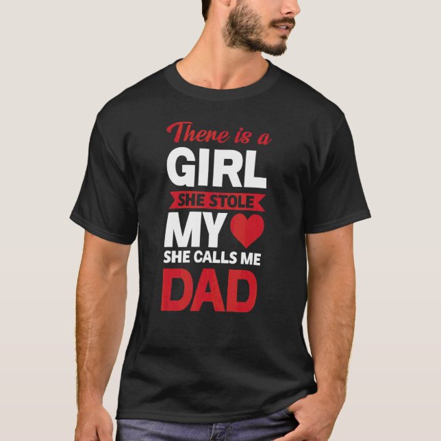 Camiseta Hay Un Chica Robado Que Me Llama Papi (Anverso)