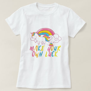 Camiseta Haz tu propia suerte de unicornio con arcoiris