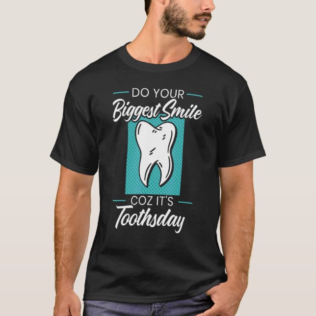 Camiseta Haz tu sonrisa más grande porque es dentista de ho (Anverso)