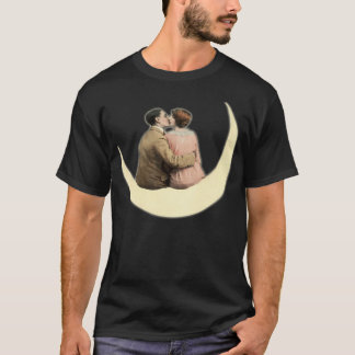 Camiseta Hd. Pareja Besándose En La Luna. Papel de cosecha