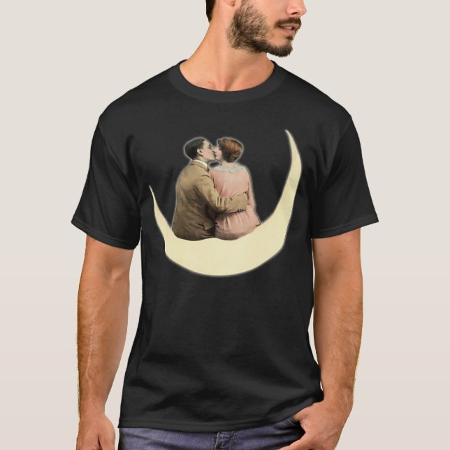 Camiseta Hd. Pareja Besándose En La Luna. Papel de cosecha (Anverso)