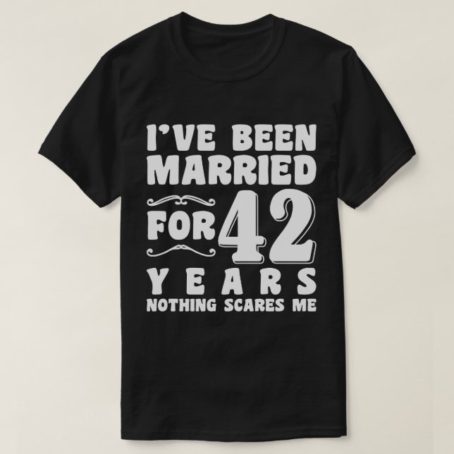 Camiseta He estado casado durante 42 años Matrimonio Románt (Diseño del anverso)