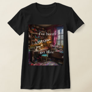 Camiseta He estado Stitchin' Ta Get Here - Scoser Room Tee