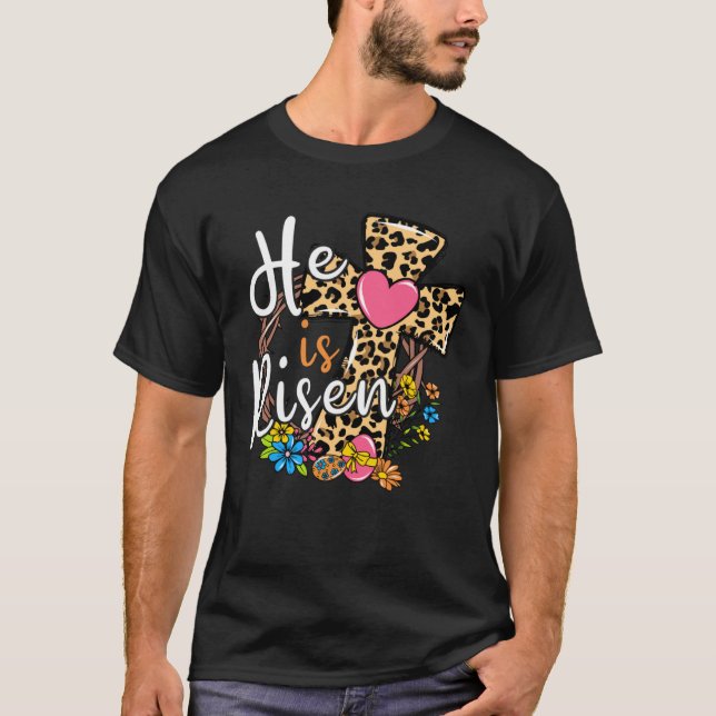 Camiseta He is Risen Leopard Cross Bunny Happy Easter 2023  (Anverso)
