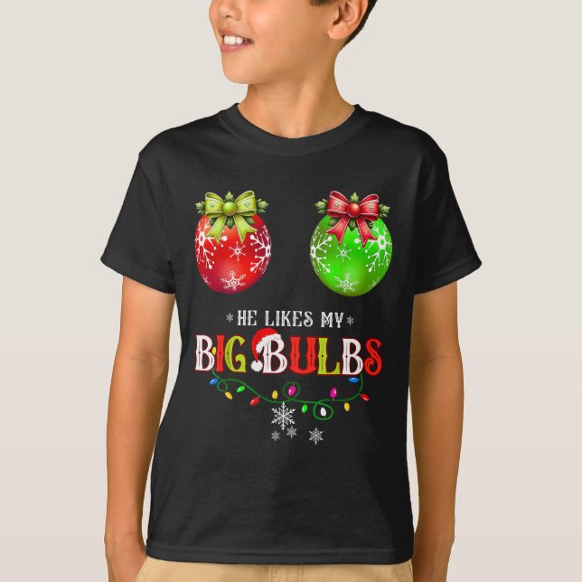 Camiseta He Likes My Big Bulbs I Love His Peppermint Stick  (Anverso)