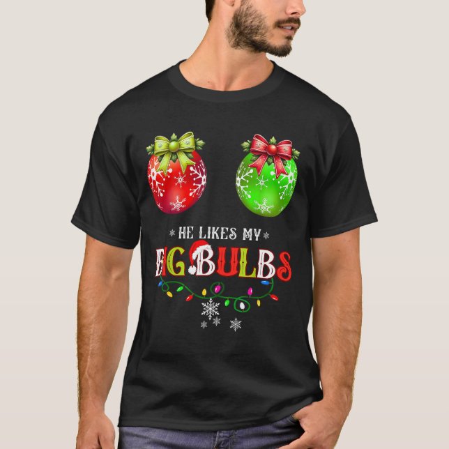 Camiseta He Likes My Big Bulbs I Love His Peppermint Stick  (Anverso)