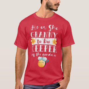 Camiseta He Or She GrannyTo Bee Keeper Of The Gender Reveal