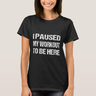 Camiseta He Pausado Mi Trabajo Para Estar Aquí.