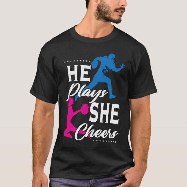 Camiseta He Plays She Cheers Football Son Cheerleader Daugh (Anverso)