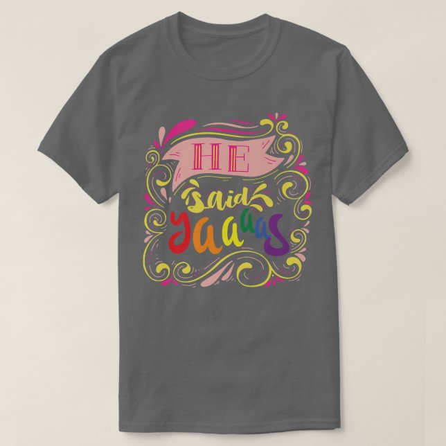 Camiseta He Said Yaaas Pride Gay Groom LGBT Parade Funny Gr (Diseño del anverso)