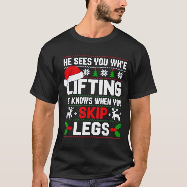 Camiseta He Sees You Lifting Skip Legs Gym Enthusiasts Funn (Anverso)