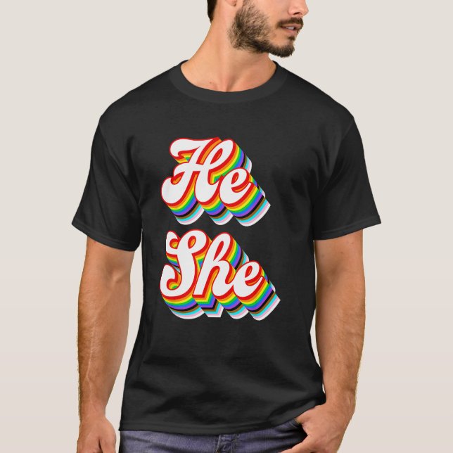 Camiseta He She Pronouns LGBTQ Pride Rainbow (Anverso)