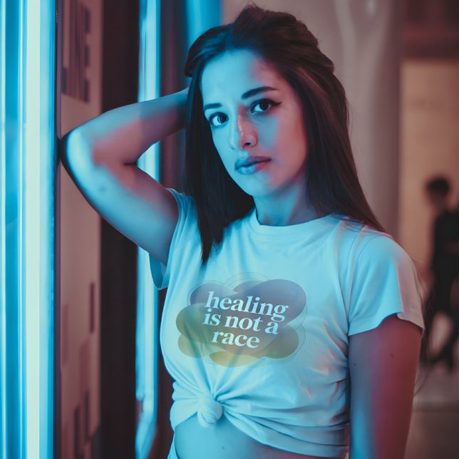 Camiseta Healing Is Not a Race – Pastel Wellness (Subido por el creador)