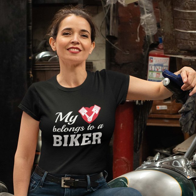 Camiseta Heart Belongs Biker (Subido por el creador)