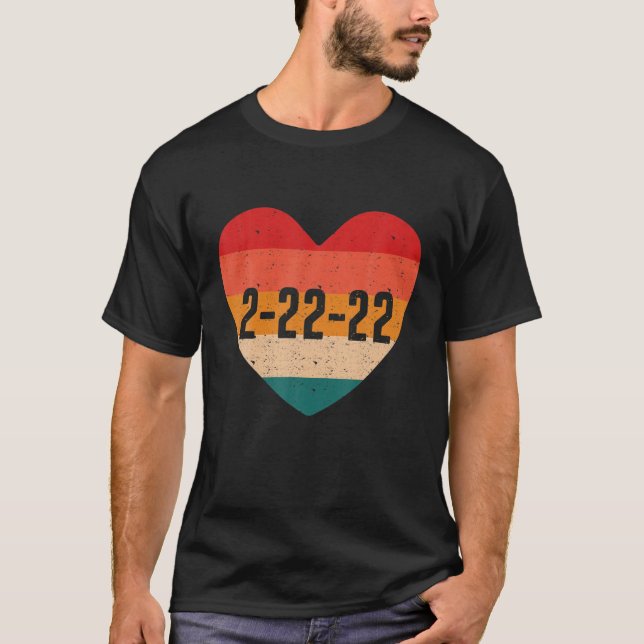 Camiseta Heart Retro Happy Twosday 2022 Febrero 2022 - (Anverso)